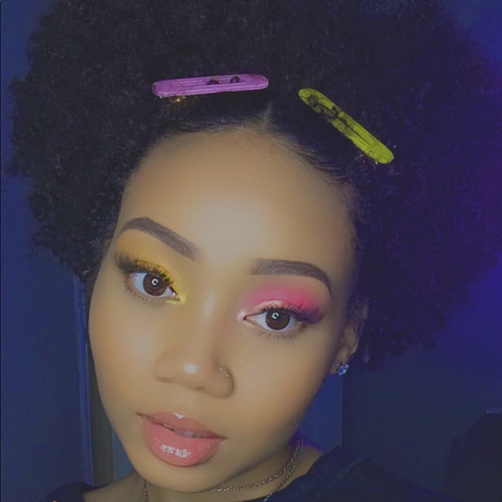 Meet your Posher, Shania